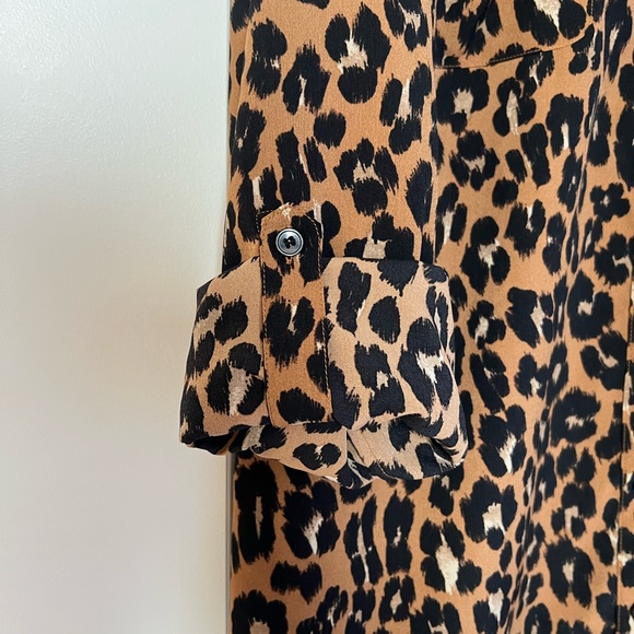 Plus Size Talbots Leopard Print Blouse Like New Size 2x with Roll Tab Sleeve - Picture 2 of 8